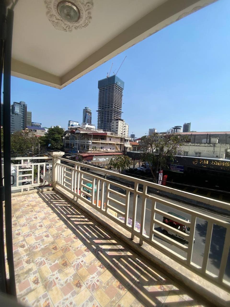 The Moonvine On 360 Appartement Phnom-Penh Buitenkant foto